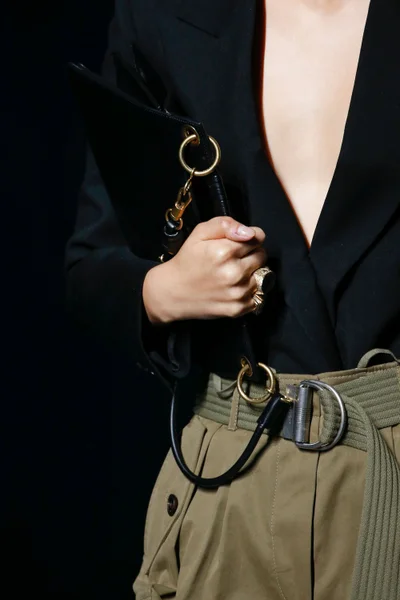 Look 16